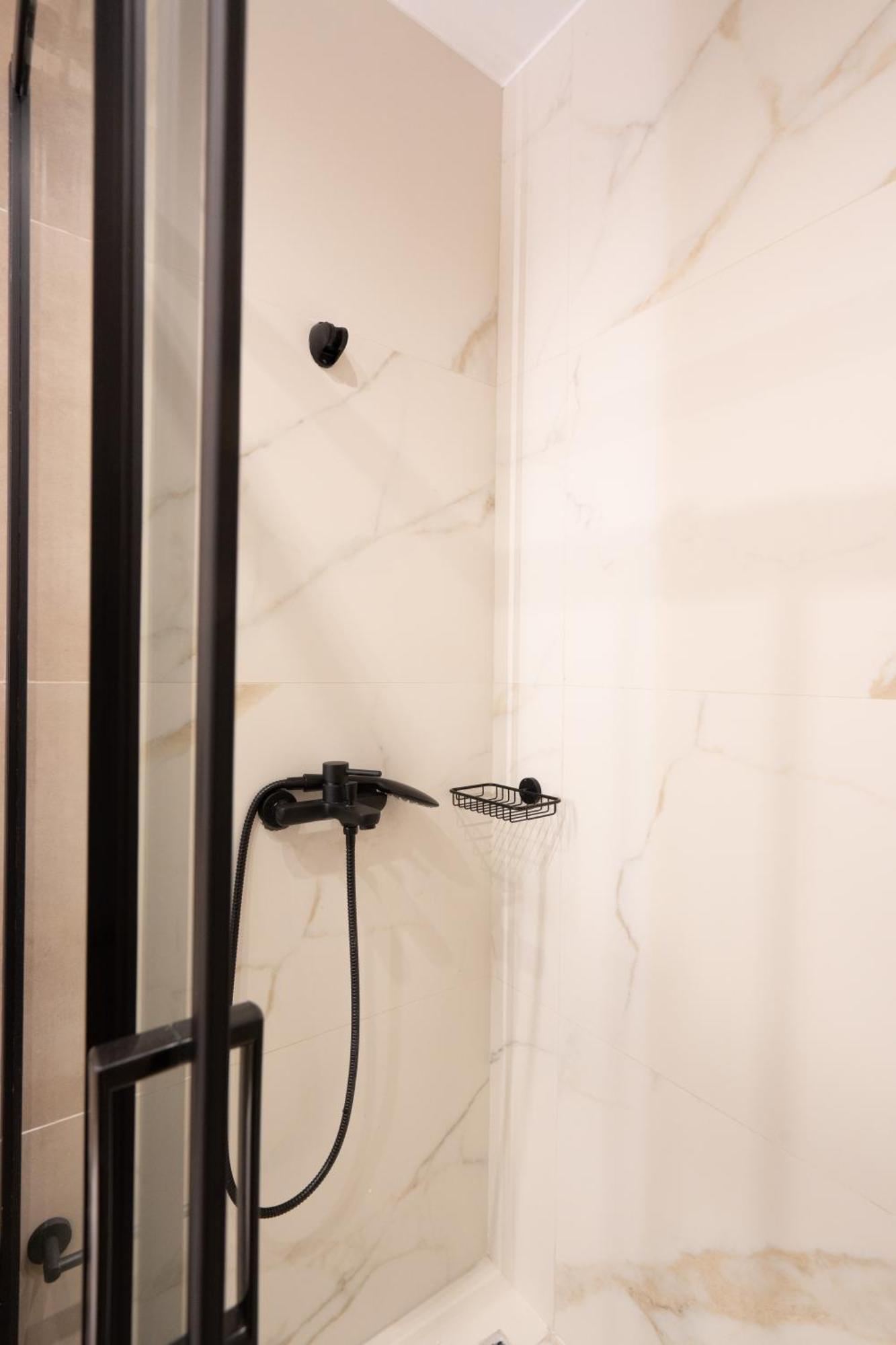 Luxury 4 Bedrooms Apartment Near Flisvos Marina Pireus Exteriör bild