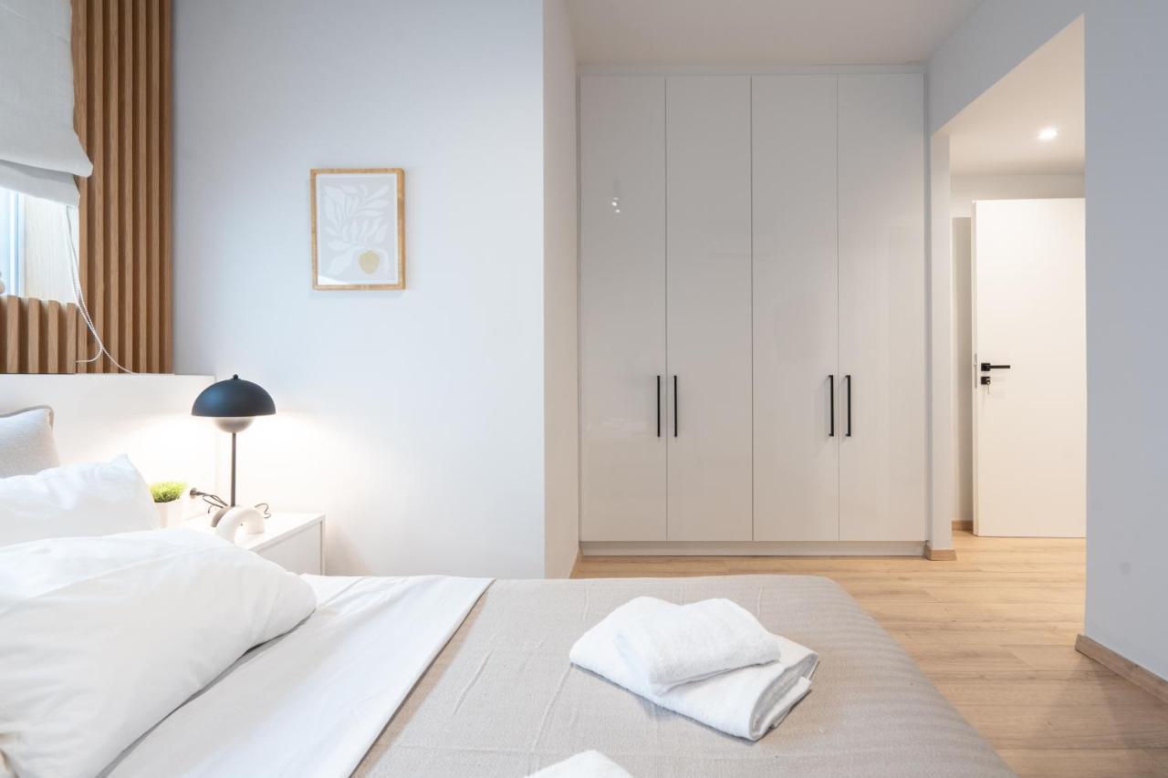 Luxury 4 Bedrooms Apartment Near Flisvos Marina Pireus Exteriör bild