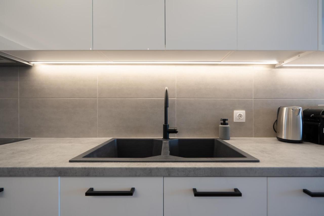 Luxury 4 Bedrooms Apartment Near Flisvos Marina Pireus Exteriör bild