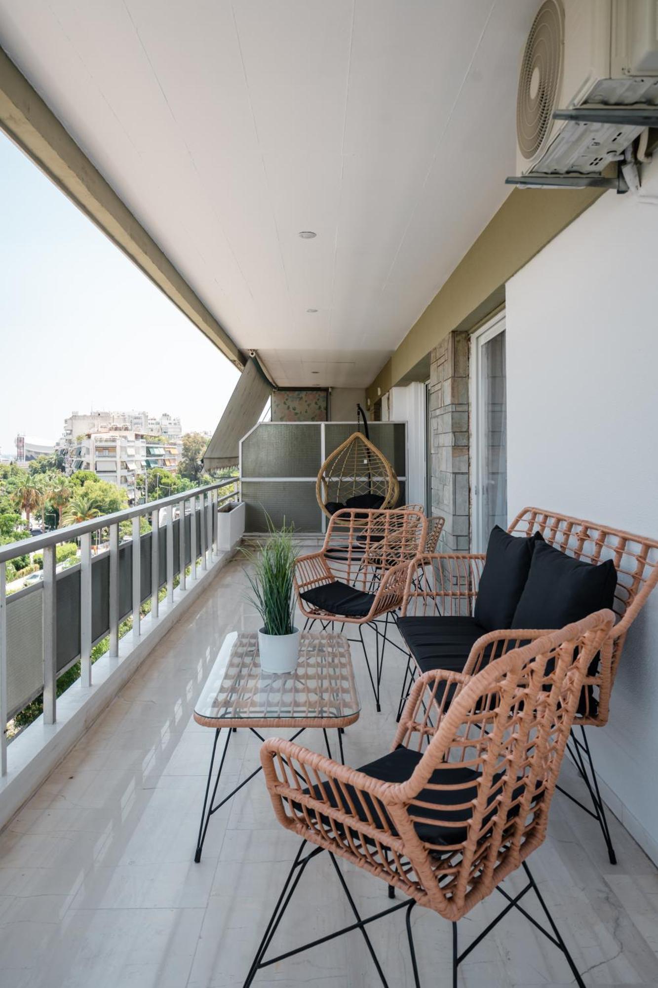 Luxury 4 Bedrooms Apartment Near Flisvos Marina Pireus Exteriör bild