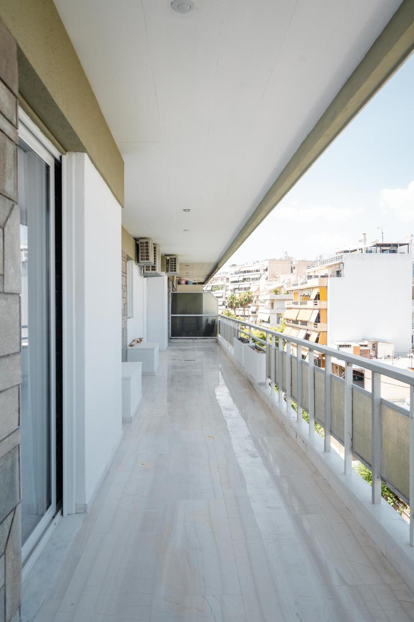 Luxury 4 Bedrooms Apartment Near Flisvos Marina Pireus Exteriör bild