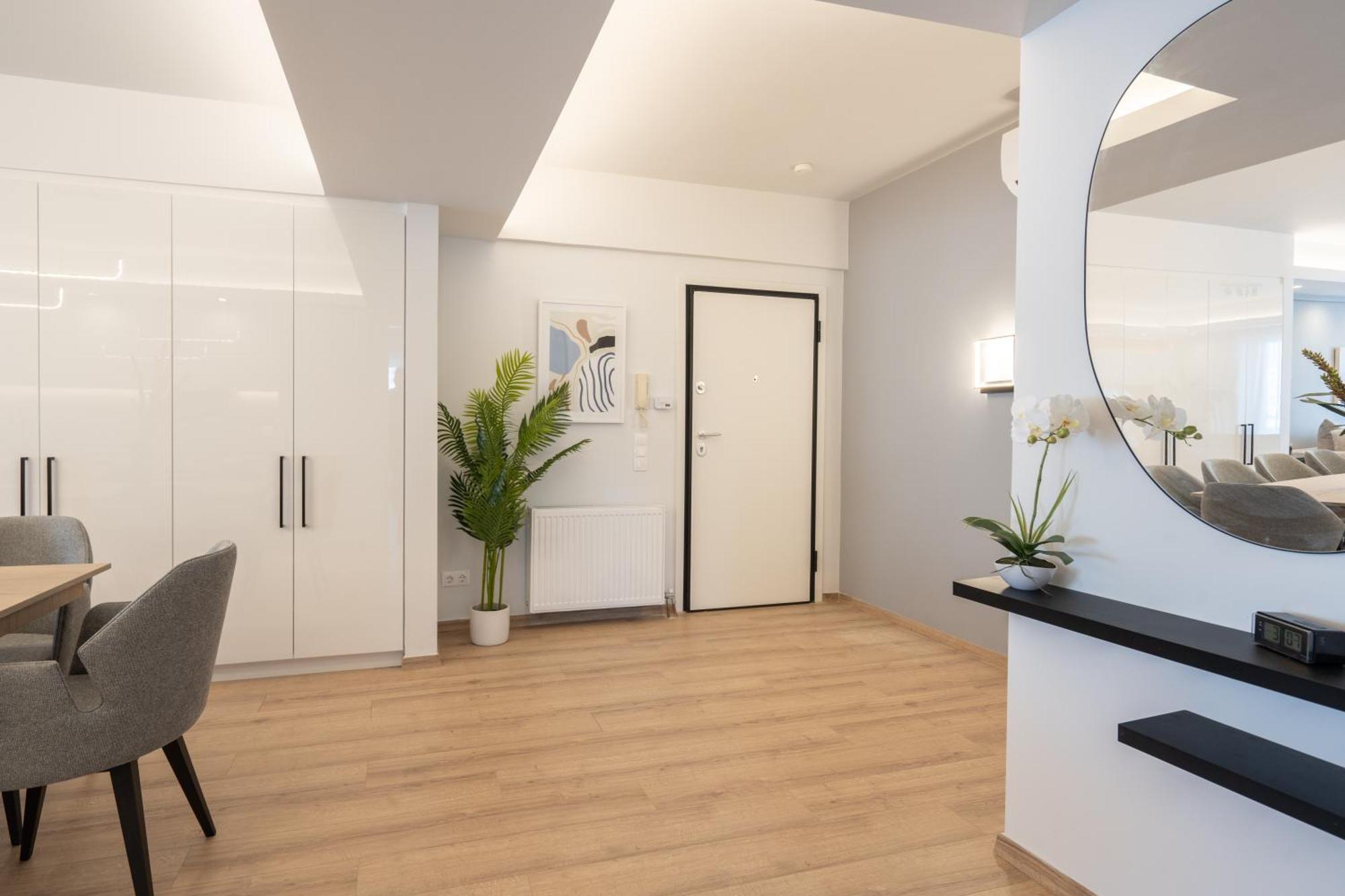Luxury 4 Bedrooms Apartment Near Flisvos Marina Pireus Exteriör bild