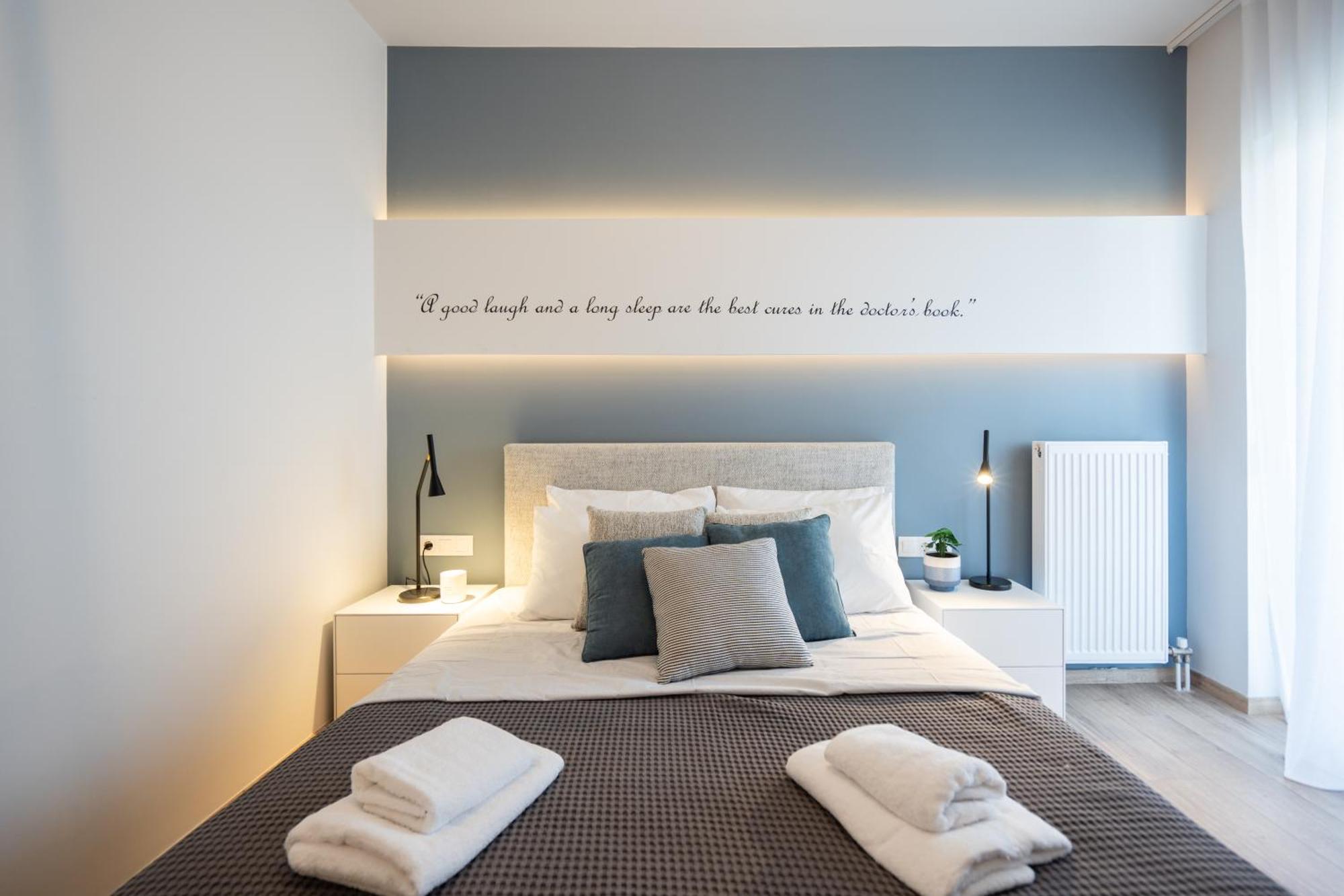 Luxury 4 Bedrooms Apartment Near Flisvos Marina Pireus Exteriör bild