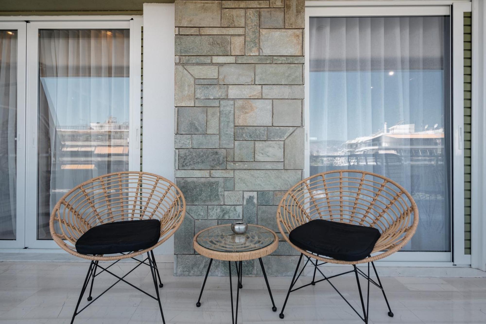 Luxury 4 Bedrooms Apartment Near Flisvos Marina Pireus Exteriör bild