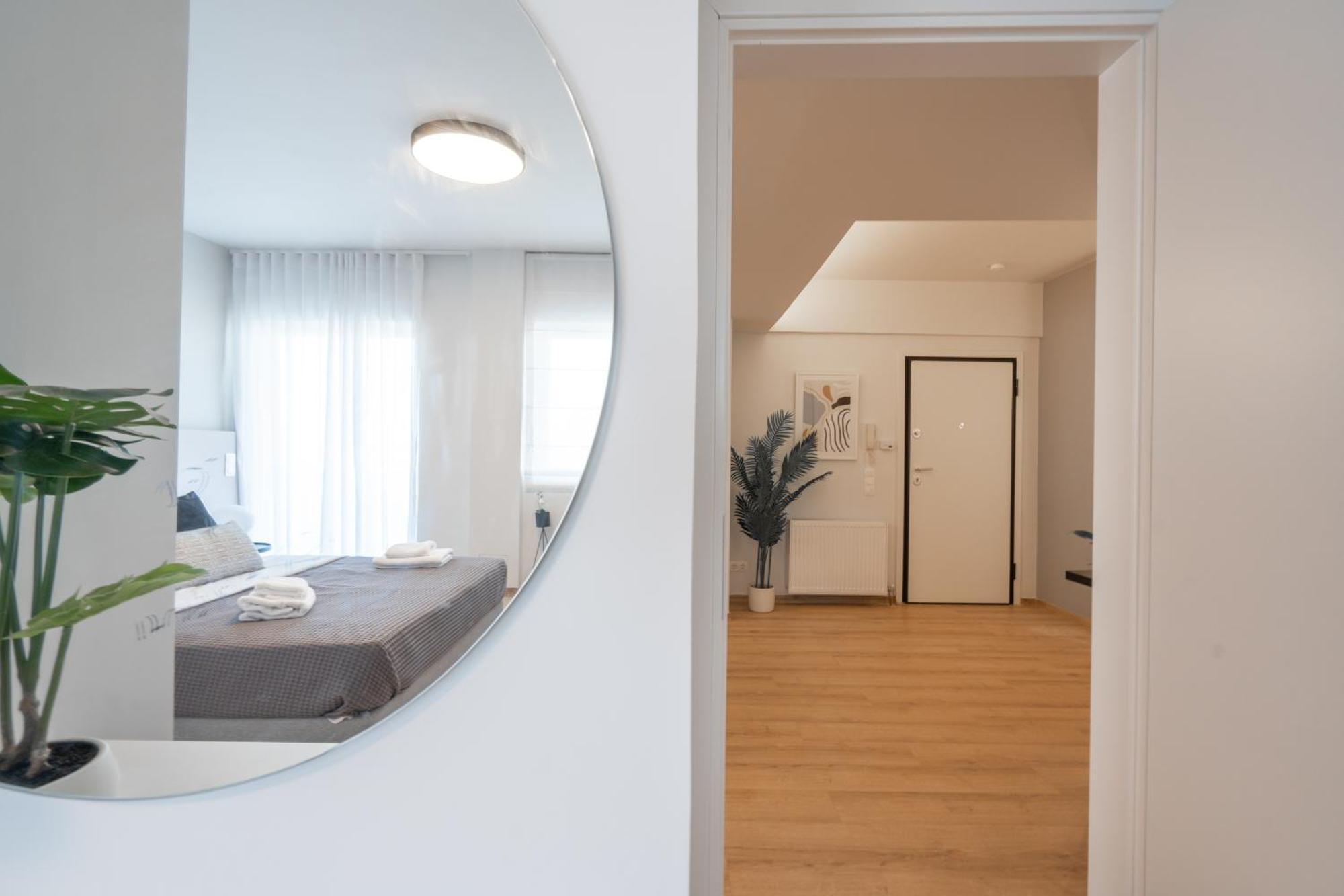 Luxury 4 Bedrooms Apartment Near Flisvos Marina Pireus Exteriör bild